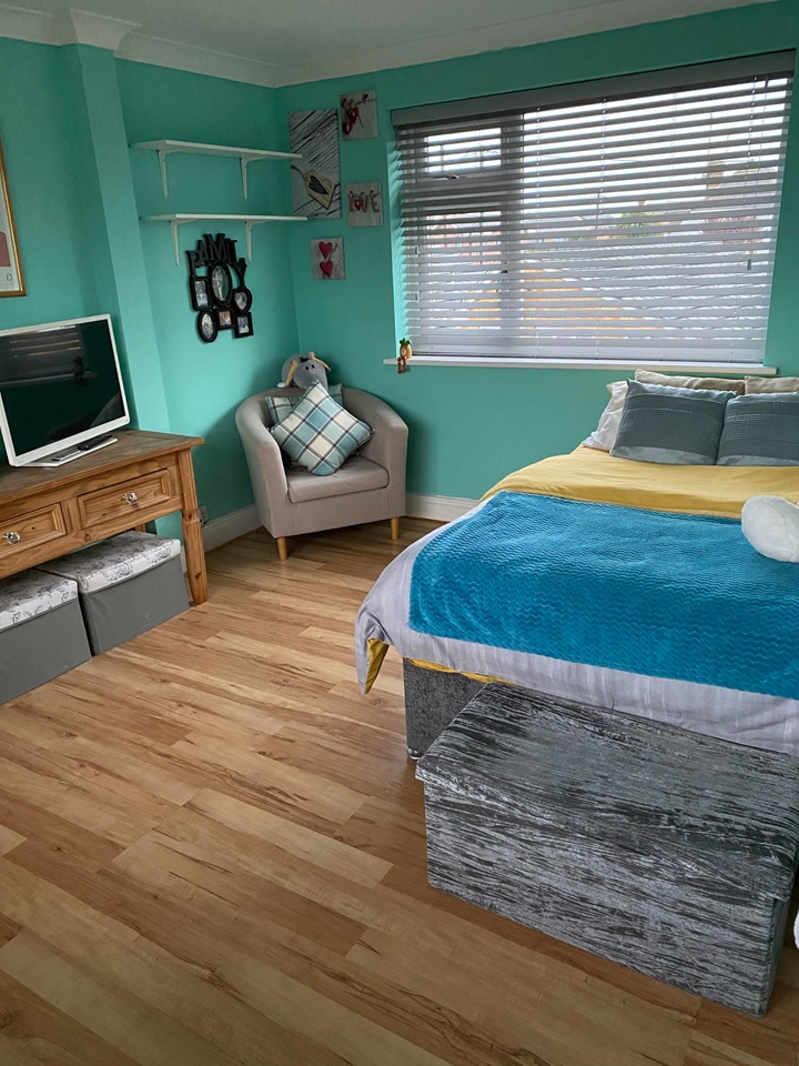 Canvey Island Room in a Shared House, Hallet Road, SS8 To Rent Now