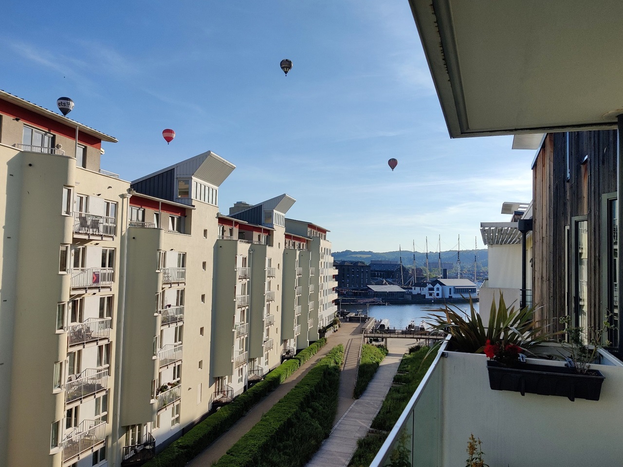 Bristol 2 Bed Flat, Millennium Promenade, BS1 To Rent Now for £