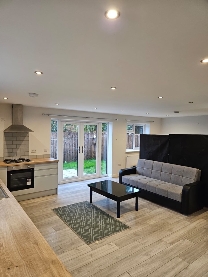 Slough Studio Flat, Eliman Avenue, SL2 To Rent Now for £1,095.00 p/m