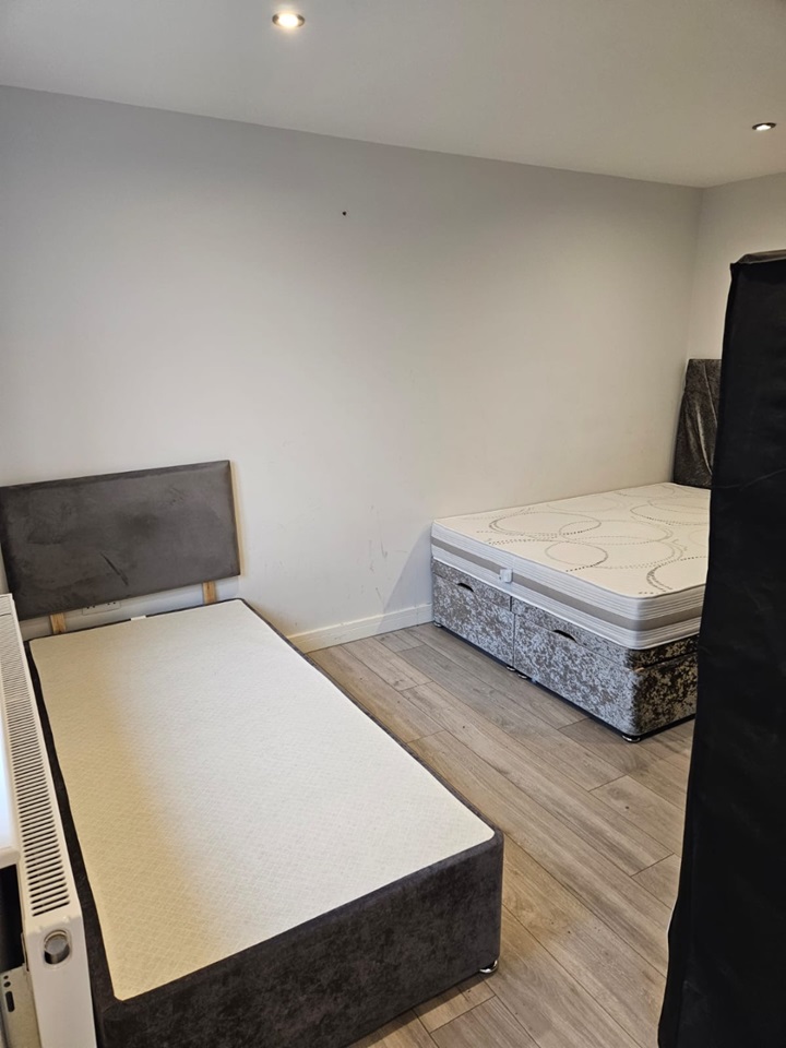 Slough Studio Flat, Eliman Avenue, SL2 To Rent Now for £1,095.00 p/m