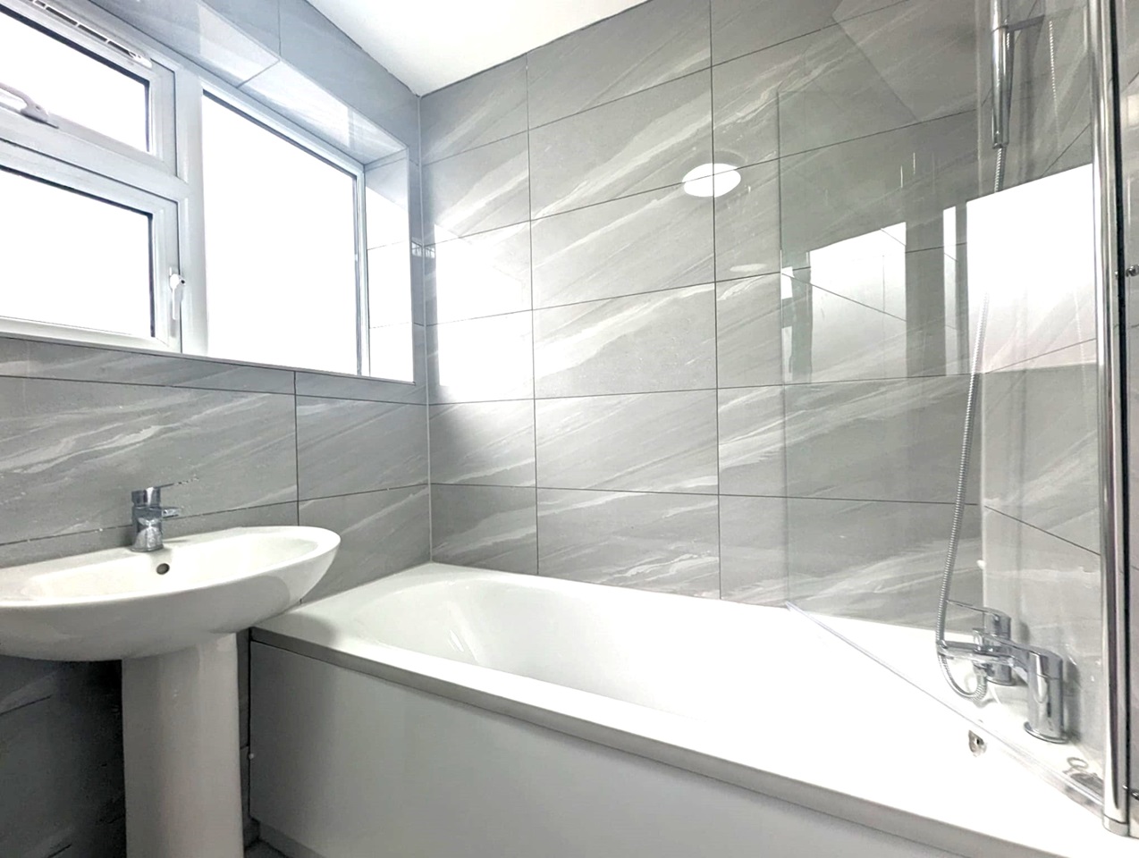 Bexleyheath 2 Bed Flat, Nursery Avenue, DA7 To Rent Now for £1,500.