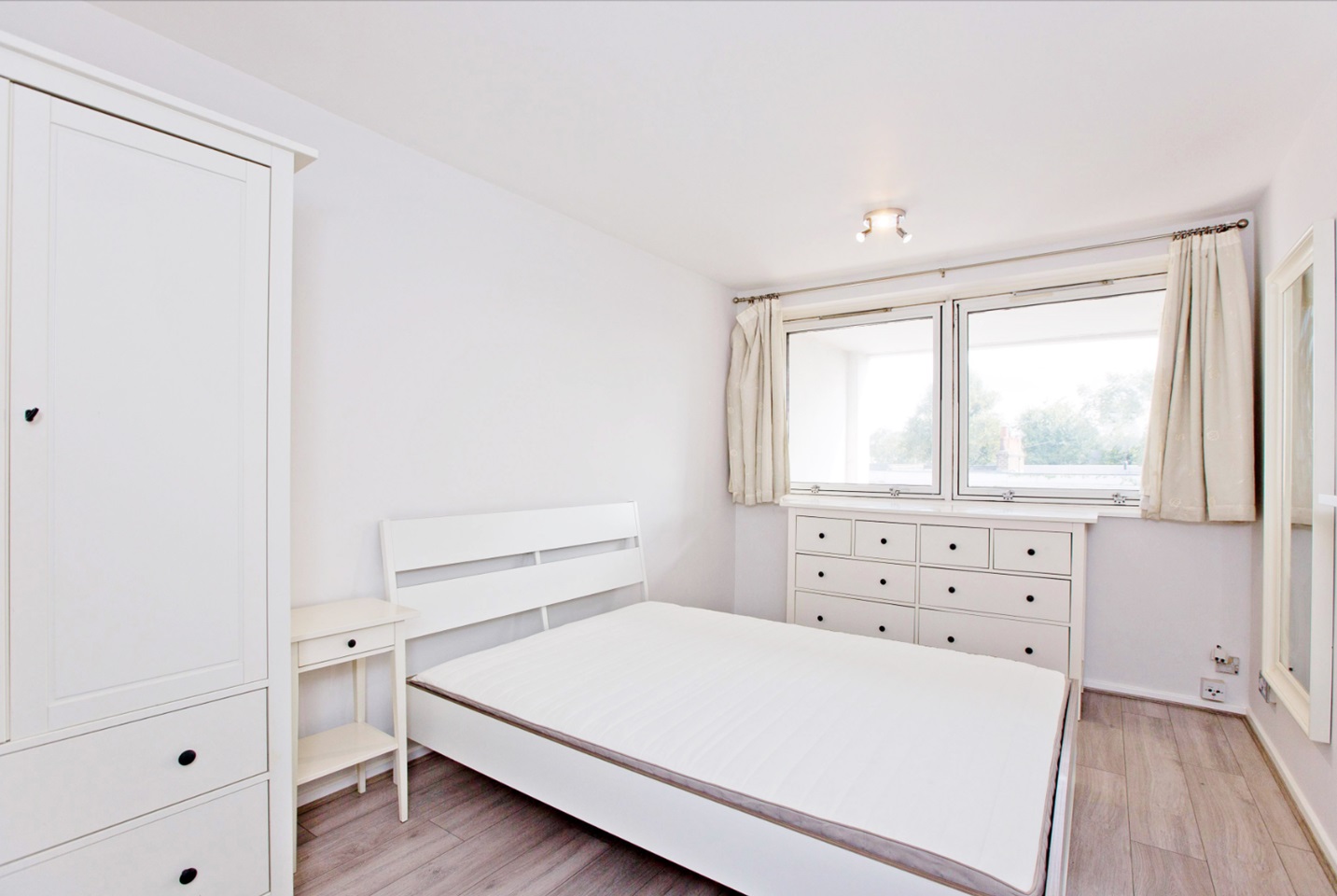 London 1 Bed Flat, House, W11 To Rent Now for £1,800.00 p/m