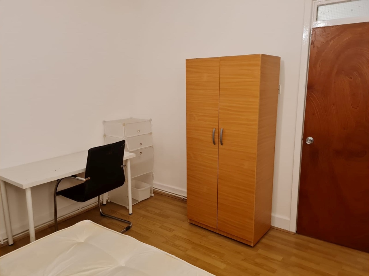 London Room in a Shared House, Padstow House, E14 To Rent Now for £
