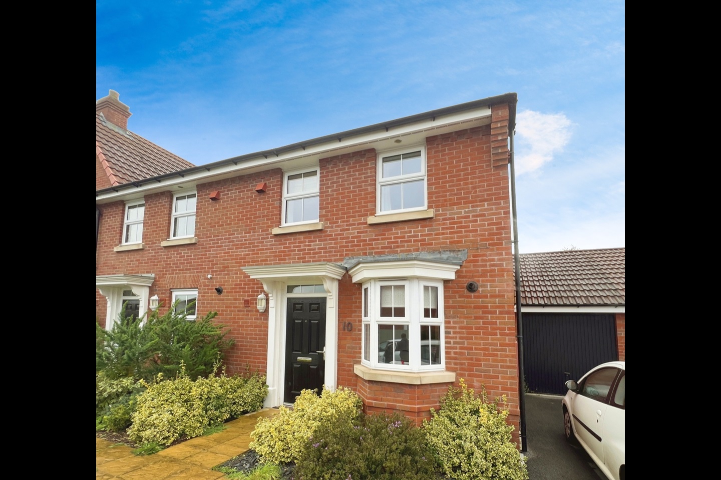 Frome 3 Bed SemiDetached House, Dragonfly Close, BA11 To Rent Now