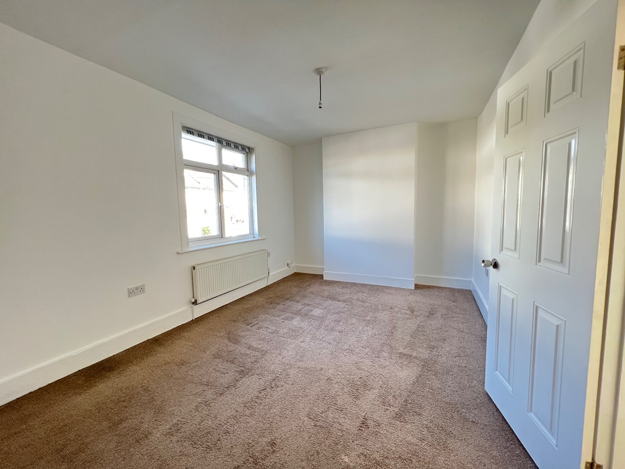 Slade Green, Erith 3 Bed Terraced House, Moat Lane, DA8 To Rent Now for £1,750.00 p/m