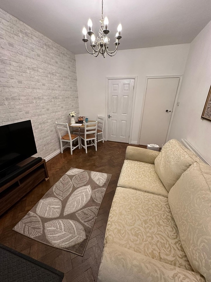 Sanderstead 2 Bed Flat, Sanderstead Road, CR2 To Rent Now for £