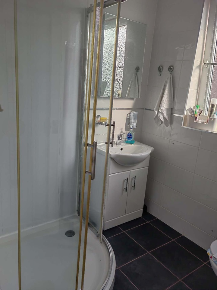 Prestwick Room in a Shared House, Adamton Road South, KA9 To Rent