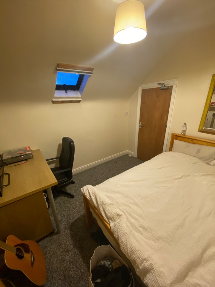 Nottingham Room in a Shared House, Albert Grove, NG7 To Rent Now