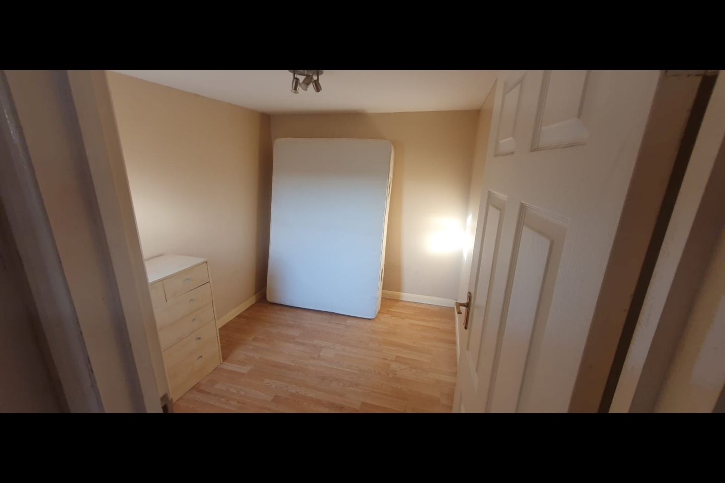 Barking 1 Bed Flat, Sheringham Drive, IG11 To Rent Now for £1,300.