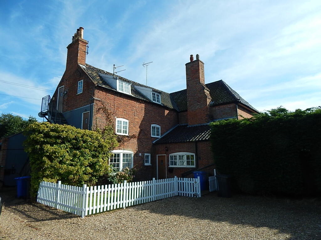 Lowestoft 2 Bed Flat, Glebe Close, NR32 To Rent Now for £750.00 p/m