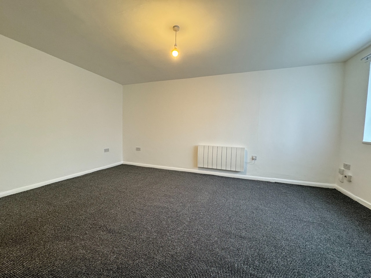 Luton 2 Bed Terraced House, Brook Street, LU3 To Rent Now for £1,225.00 p/m
