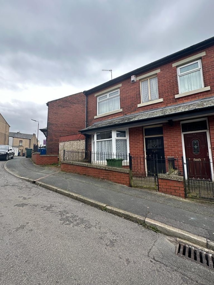 Bacup 3 Bed End Terrace, Thorn Street, OL13 To Rent Now for £800.00 p/m
