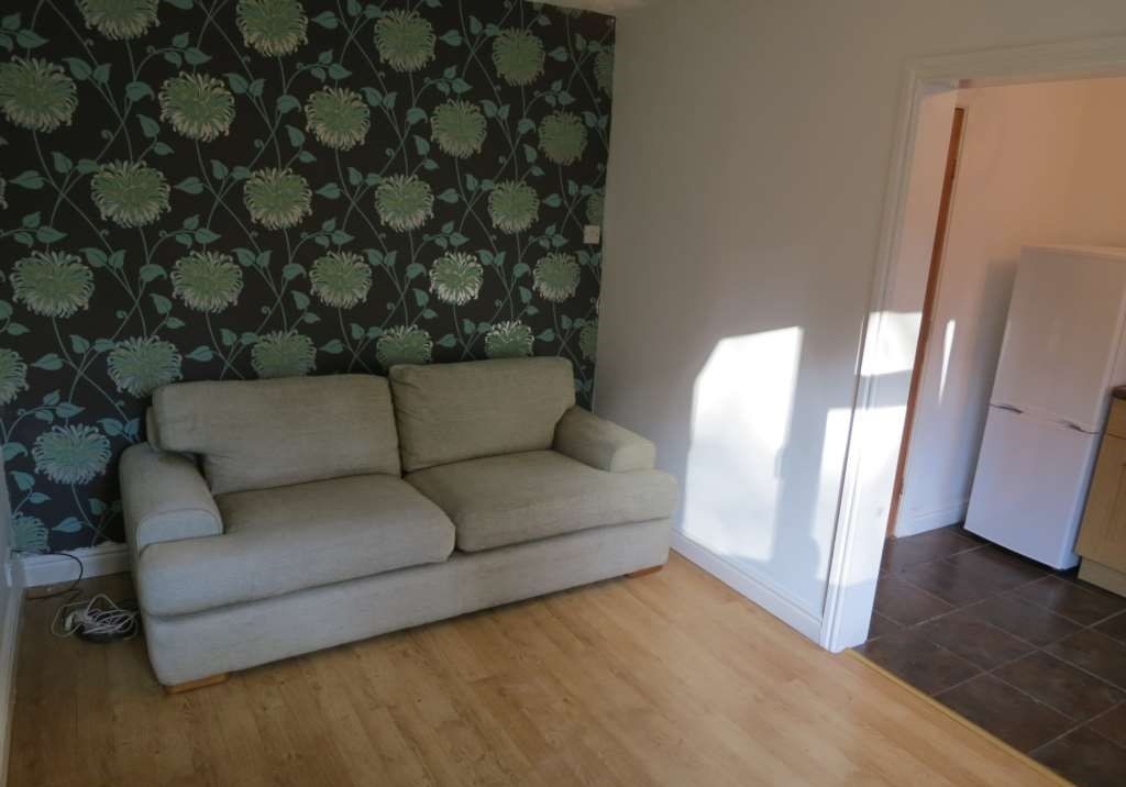 Slough 1 Bed Flat, Queens Road, SL1 To Rent Now for £1,200.00 p/m