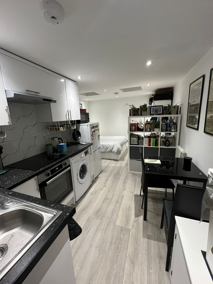 London Studio Flat, Campus Road, E17 To Rent Now for £1,275.00 p/m