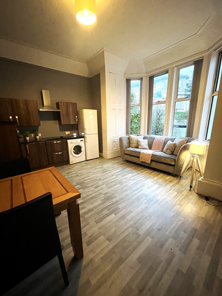 Glasgow 2 Bed Flat, Westercraigs, G31 To Rent Now for £950.00 p/m
