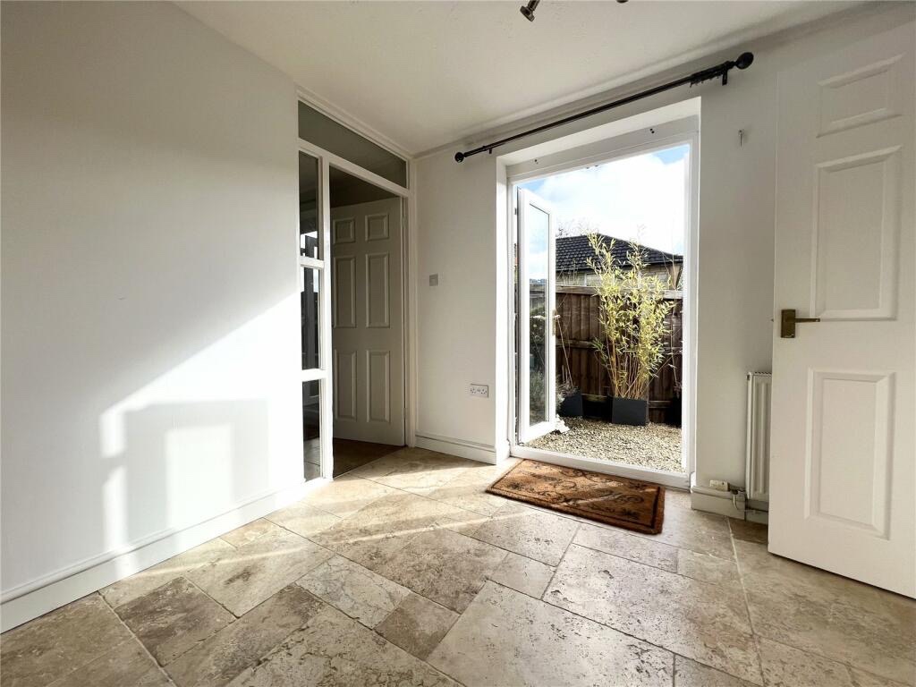 Cirencester 4 Bed SemiDetached House, Stratton Heights, GL7 To