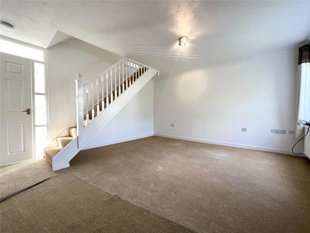 Cirencester 4 Bed SemiDetached House, Stratton Heights, GL7 To