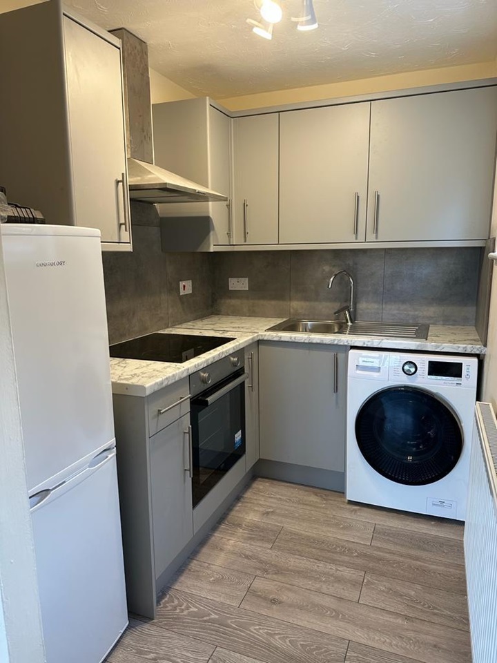 Northolt Studio Flat, Wheatsheaf Close, UB5 To Rent Now for £1,200.00 p/m