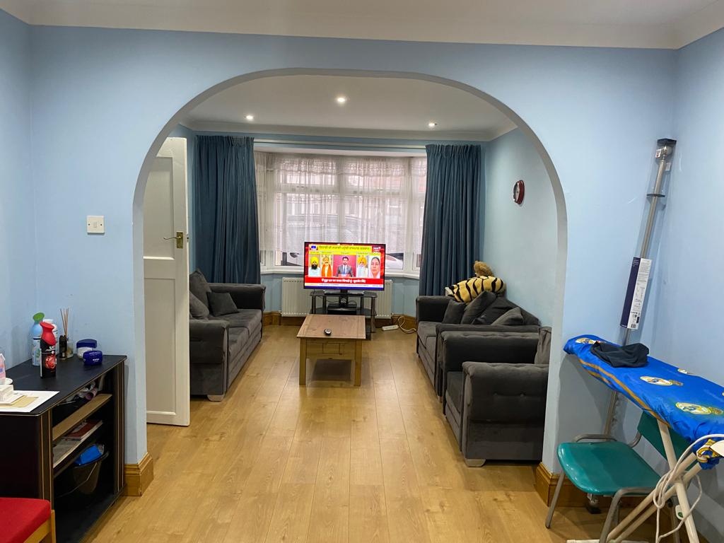 Hounslow 3 Bed Terraced House, Ash Grove, TW5 To Rent Now for £