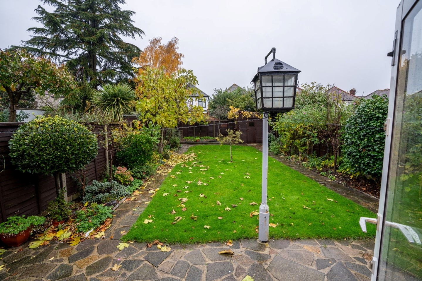 Ilford 5 Bed SemiDetached House, Queenborough Gardens, IG2 To Rent