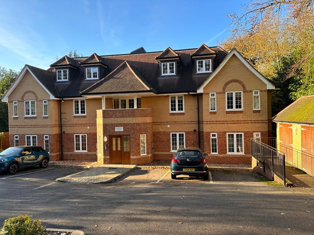 Camberley 2 Bed Flat, Brackendale Court, GU15 To Rent Now for £