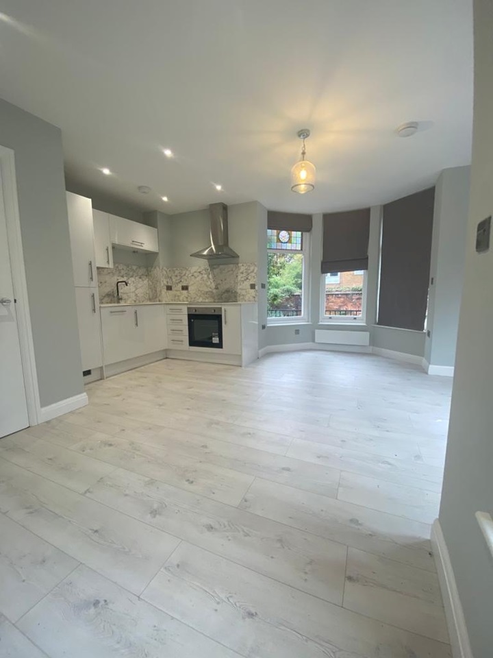 Stockport 2 Bed Flat, Davenport Park Road, SK2 To Rent Now for £1,000.00 p/m