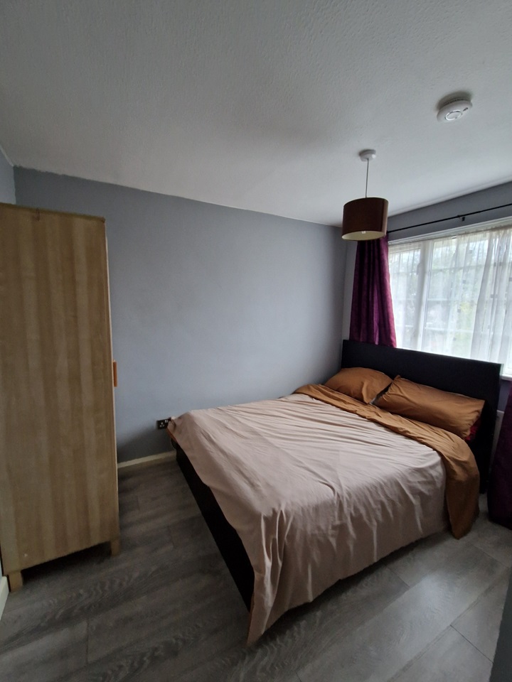 Tilbury Room in a Shared House, Byron Gardens, RM18 To Rent Now for