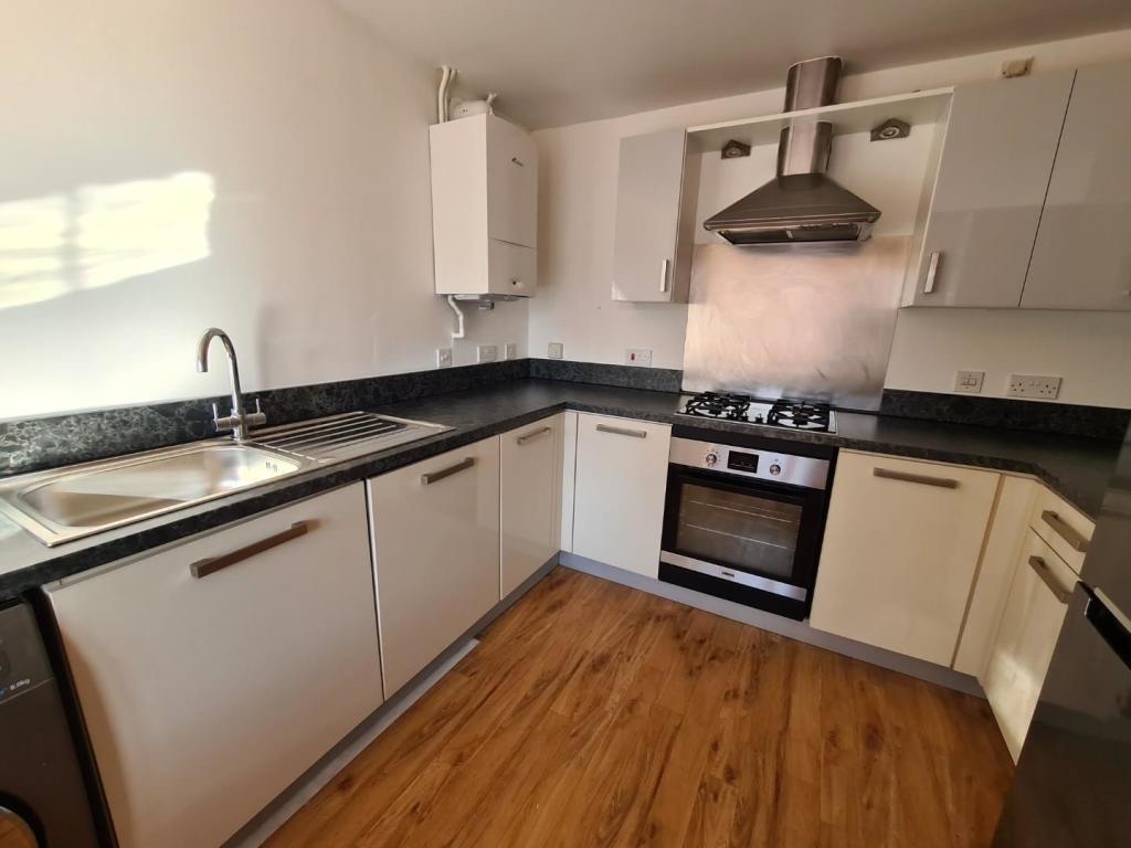 Pencoed, Bridgend 4 Bed Terraced House, Heol Yr Eithin, CF35 To