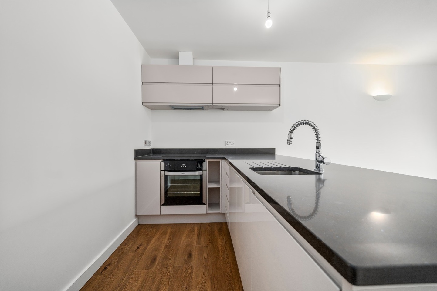Cheadle Hulme, Cheadle 1 Bed Flat, Station Road, SK8 To Rent Now
