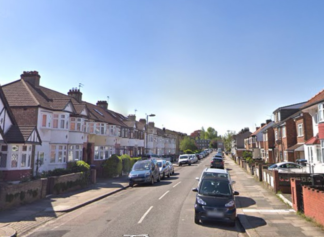 London Studio Flat, Chichester Road, N9 To Rent Now for £950.00 p/m