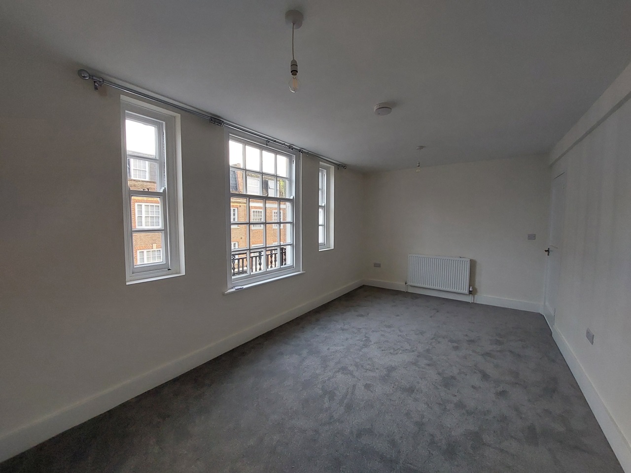 High 1 Bed Flat, Crendon Street, HP13 To Rent Now for £850.