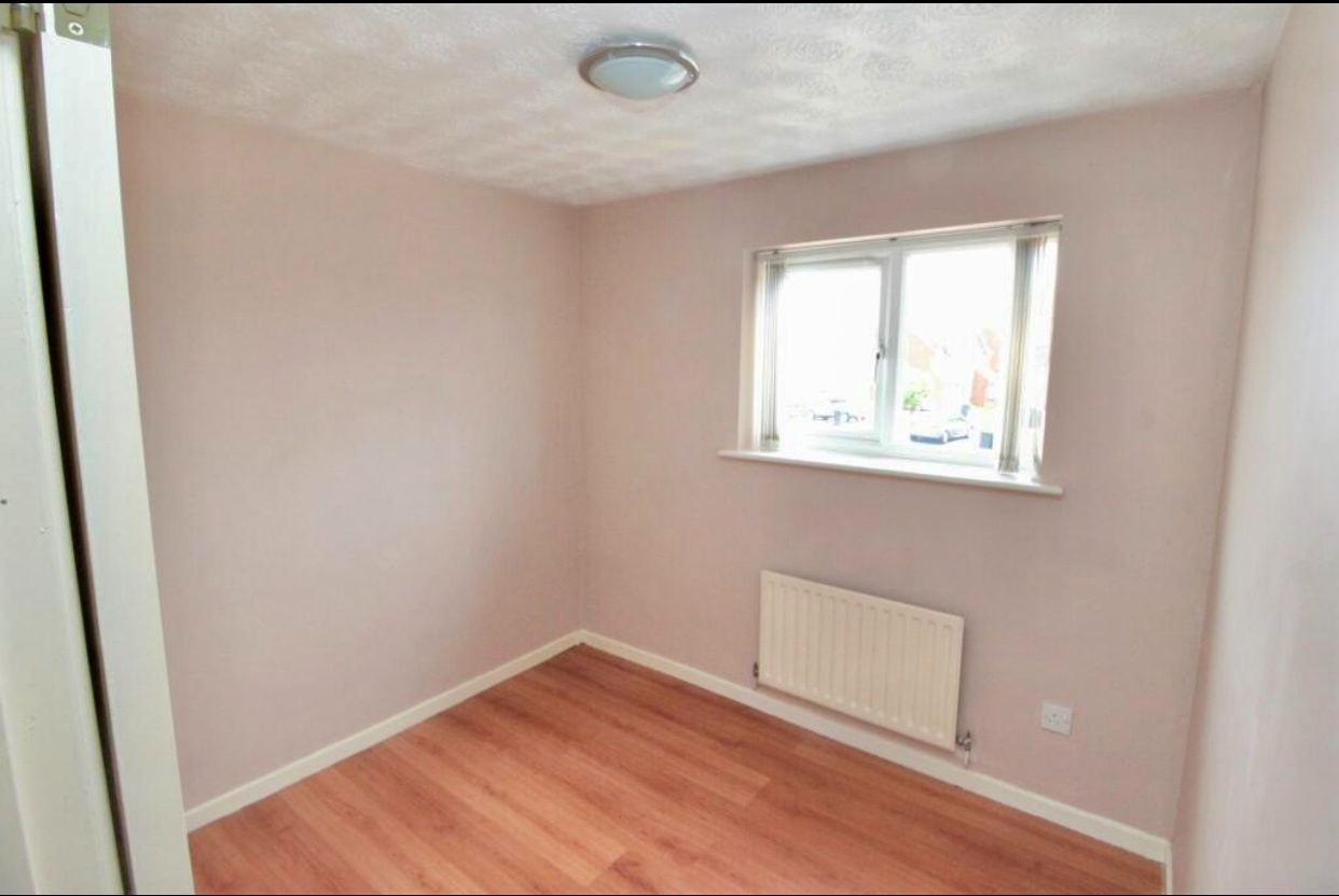 Elstow, Bedford 3 Bed SemiDetached House, Hillesden Avenue, MK42