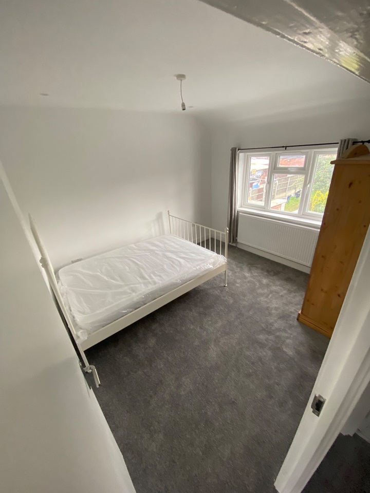 Romford Room in a Shared House, Romford, RM3 To Rent Now for £750.