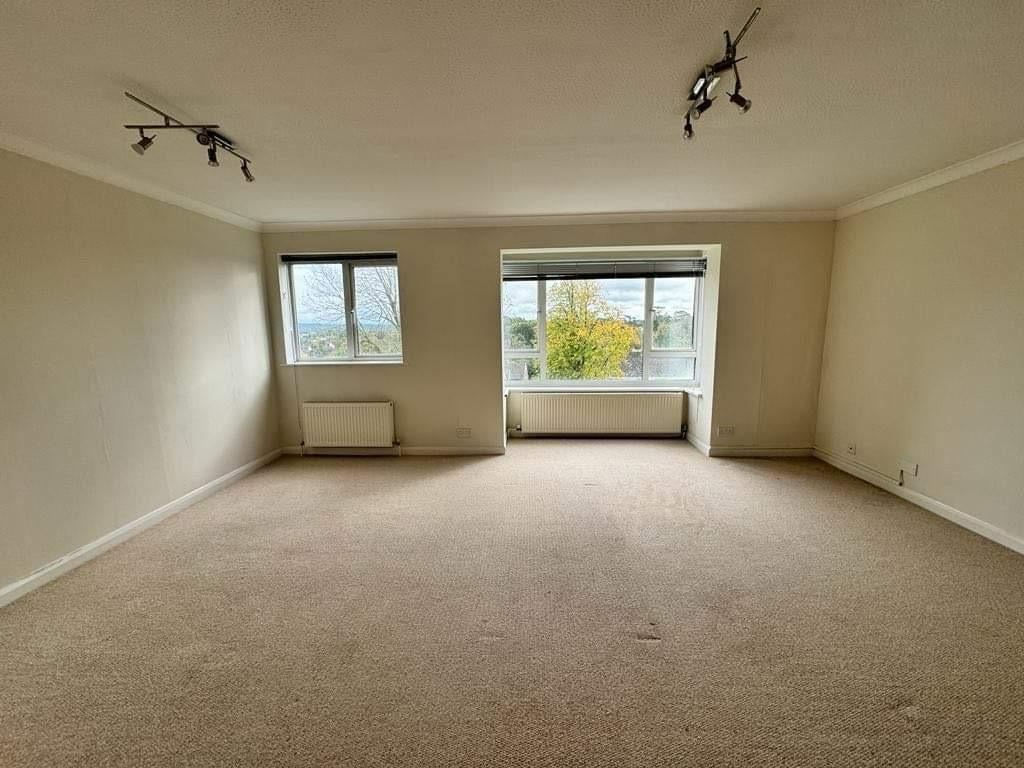 Haywards Heath 2 Bed Flat, Heath Road, RH16 To Rent Now for £1,395.