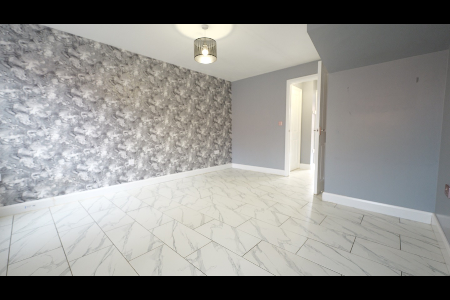 Wolverhampton 3 Bed SemiDetached House, Turnhouse Crescent, WV2 To