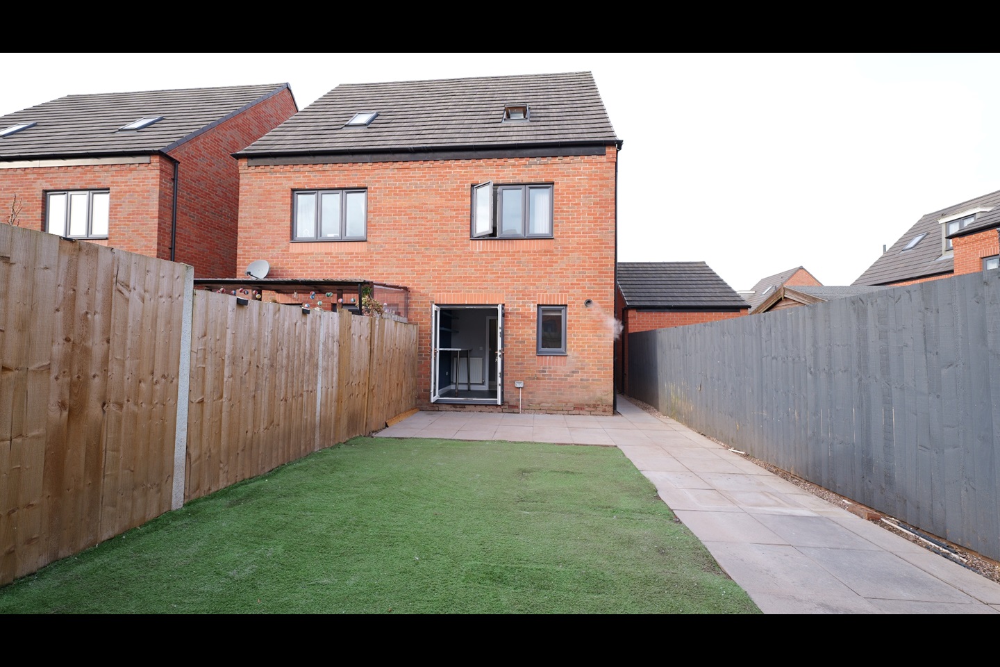 Wolverhampton 3 Bed SemiDetached House, Turnhouse Crescent, WV2 To