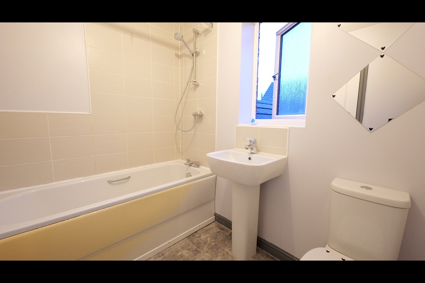 Wolverhampton 3 Bed SemiDetached House, Turnhouse Crescent, WV2 To