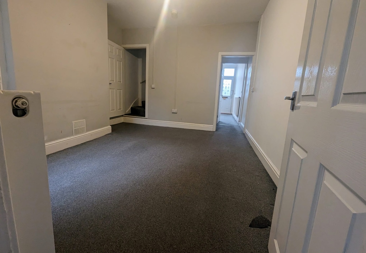 SuttonInAshfield 2 Bed SemiDetached House, Huthwaite Road, NG17