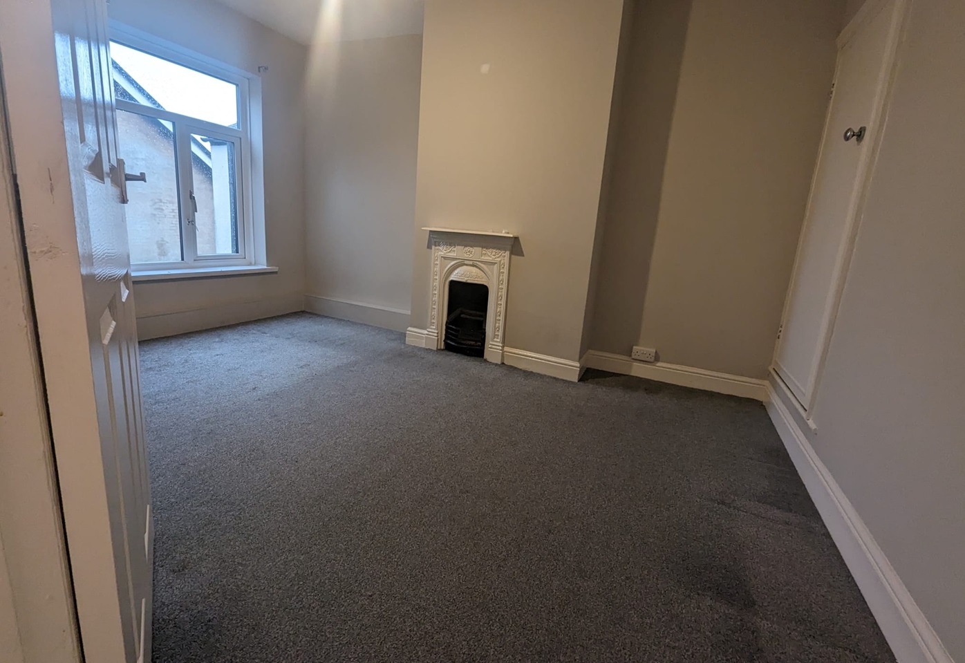 SuttonInAshfield 2 Bed SemiDetached House, Huthwaite Road, NG17