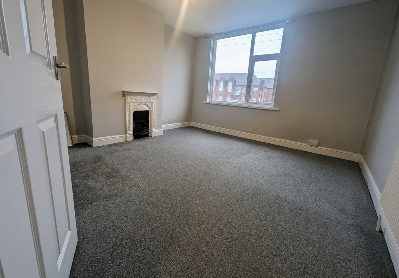 SuttonInAshfield 2 Bed SemiDetached House, Huthwaite Road, NG17