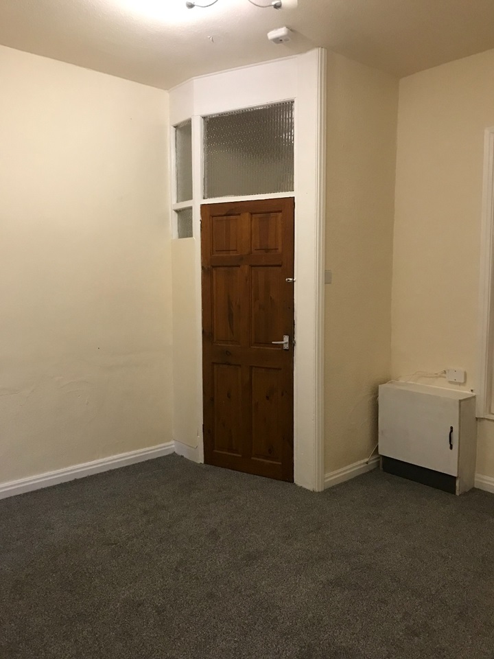 AshtonUnderLyne 2 Bed Terraced House, Hurst Cross, OL6 To Rent Now for £795.00 p/m