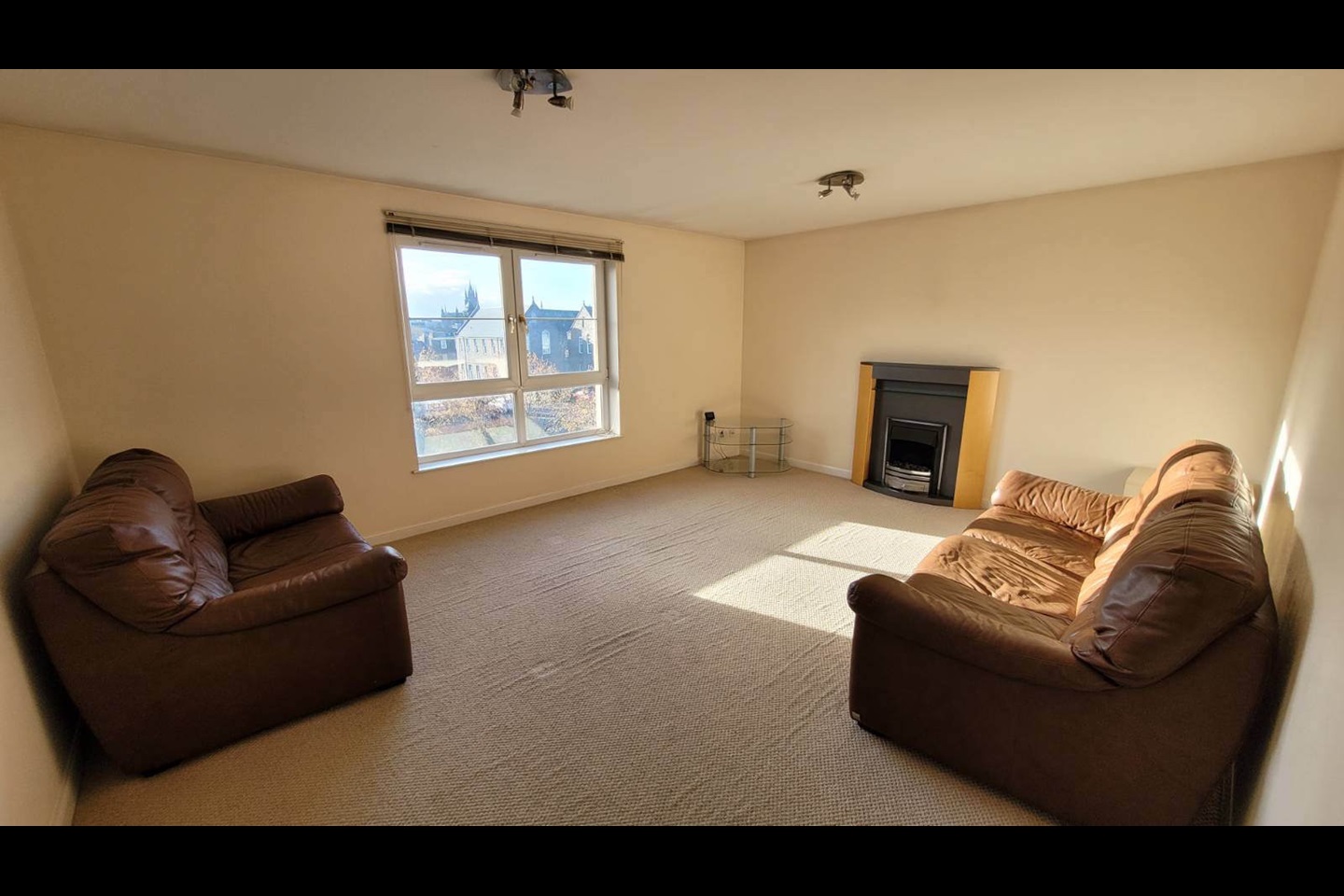 Aberdeen 3 Bed Flat, Mary Elmslie Court, AB24 To Rent Now for £