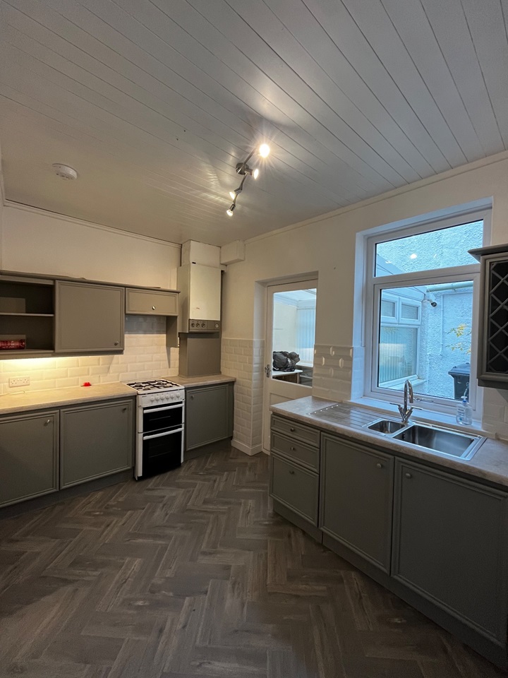 Old Colwyn, Colwyn Bay 2 Bed Terraced House, Wellington Road, LL29