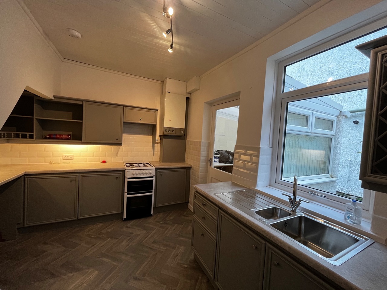 Old Colwyn, Colwyn Bay 2 Bed Terraced House, Wellington Road, LL29