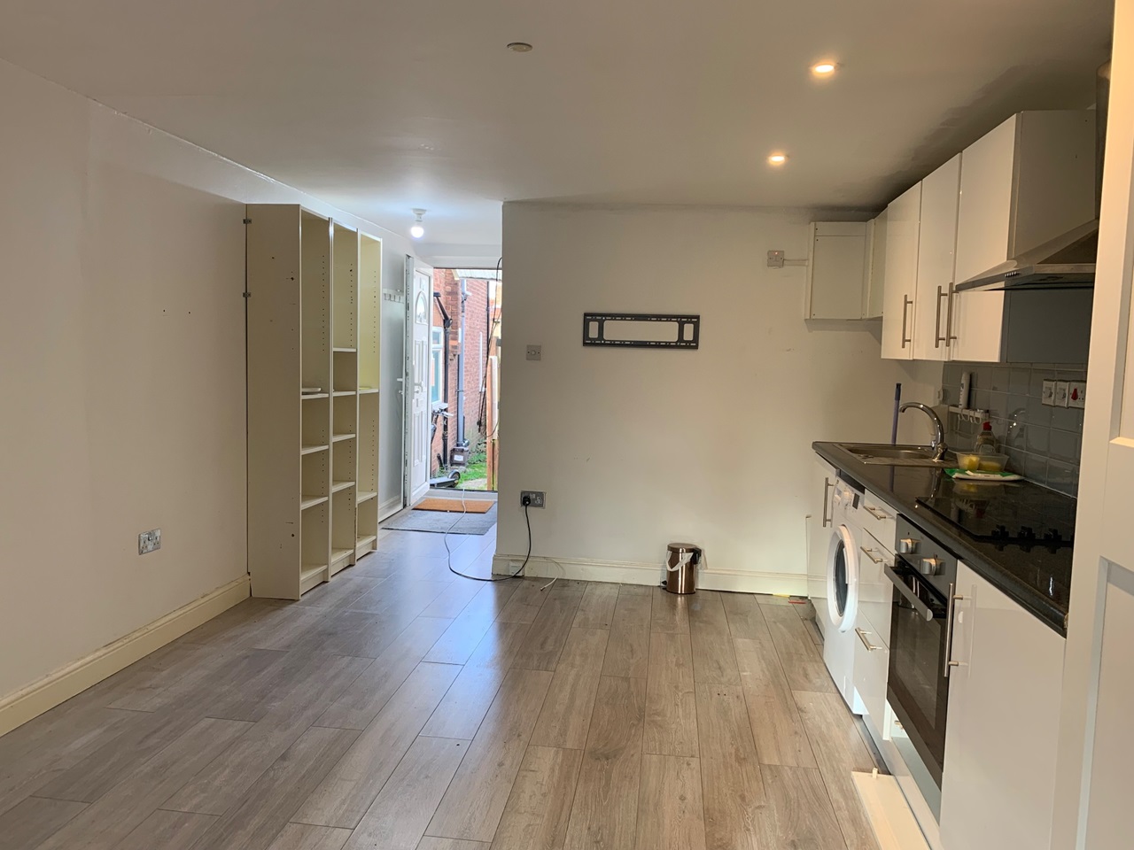 Edgware 1 Bed Flat, Riverdene, HA8 To Rent Now for £1,300.00 p/m