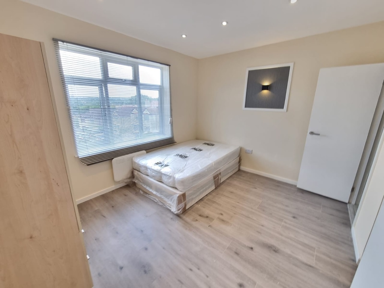 Bromley Studio Flat, Plaistow Orpington, BR1 To Rent Now for £892.54 p/m