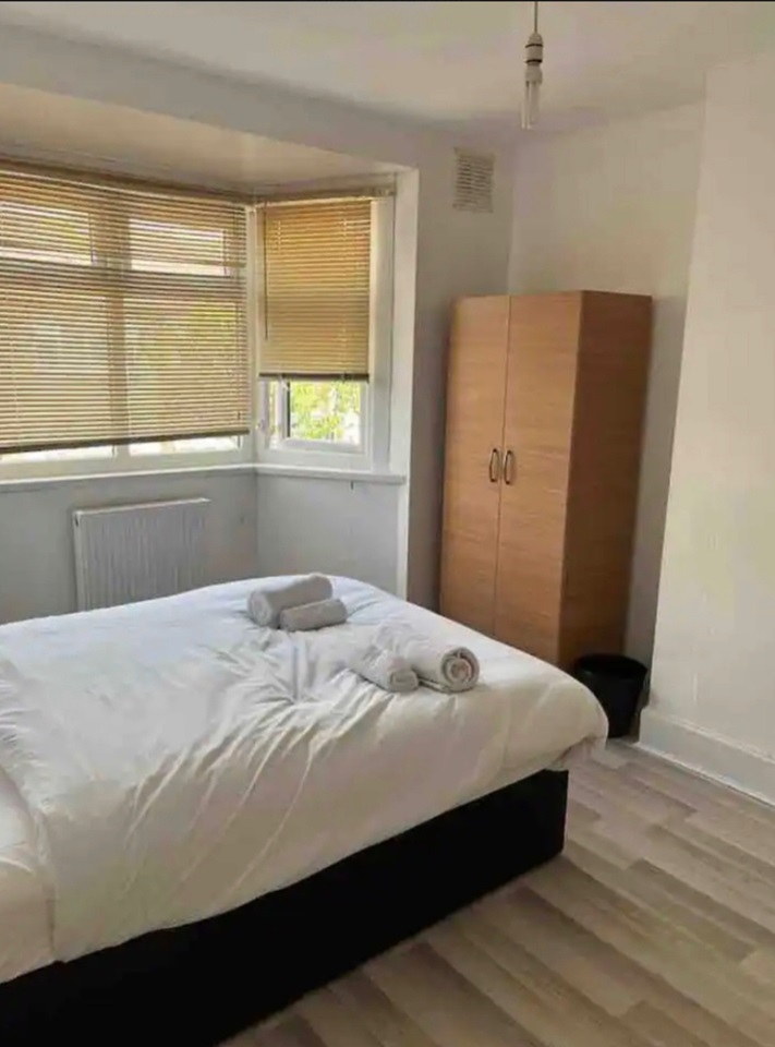 London 2 Bed Detached House, Winstead Garden, RM10 To Rent Now for