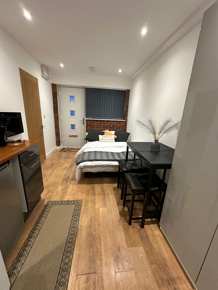 Mitcham Studio Flat, Silbury Avenue, CR4 To Rent Now for £1,300.00 p/m