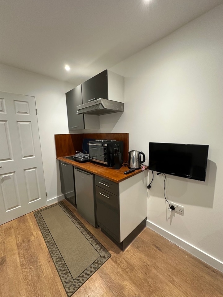 Mitcham Studio Flat, Silbury Avenue, CR4 To Rent Now for £1,300.00 p/m