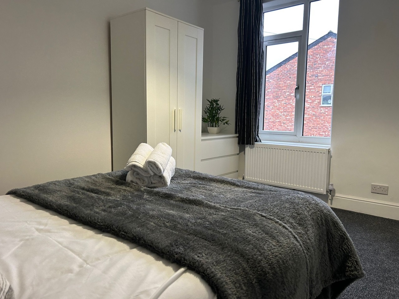 Cheadle 2 Bed Flat, Stockport Road, SK8 To Rent Now for £1,200.00 p/m